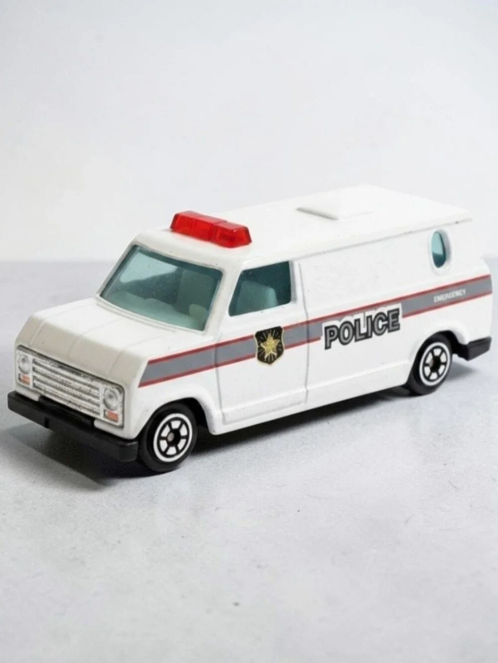 1981 Yatming #1501 White Ford Econoline Police Transport Van Wagon Die-Cast 1:64